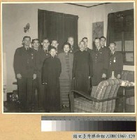 藏品(蔣主席夫婦開羅會議歸來與座駕機飛行員合照)的圖片